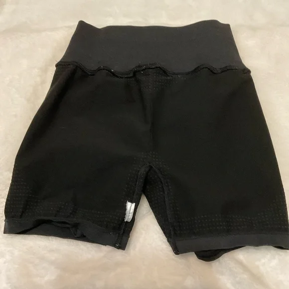 Gymshark Black Vital 2 in 1 Fitness Shorts for Women - Picture 6 of 6